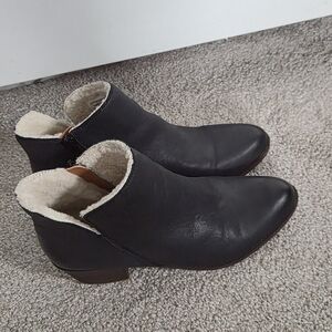 Lucky Brand Black Leather Ankle Booties with Cream Shearling Lining